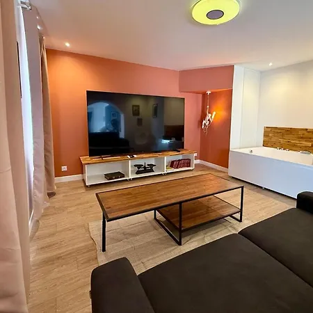 דירה P01 Grand Proche Gare Cinema Jacuzzi Rdc Sur Cour Privative *