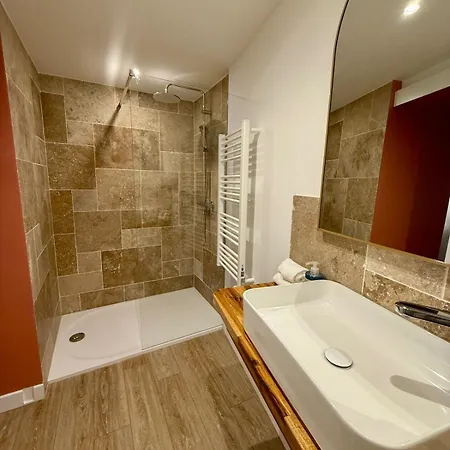 P01 Grand Proche Gare Cinema Jacuzzi Rdc Sur Cour Privative דירה *