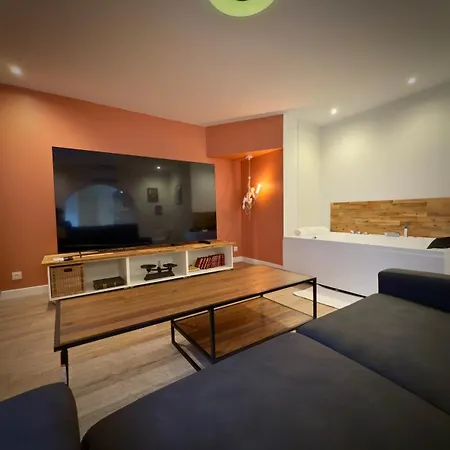 P01 Grand Proche Gare Cinema Jacuzzi Rdc Sur Cour Privative דירה