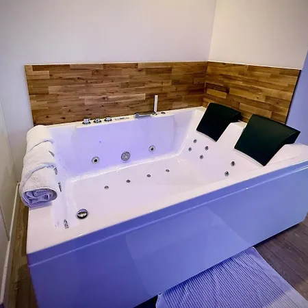 P01 Grand Proche Gare Cinema Jacuzzi Rdc Sur Cour Privative דירה *