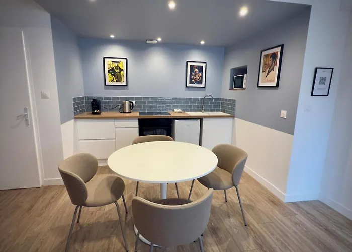 P01 Grand Proche Gare Cinema Jacuzzi Rdc Sur Cour Privative דירה *