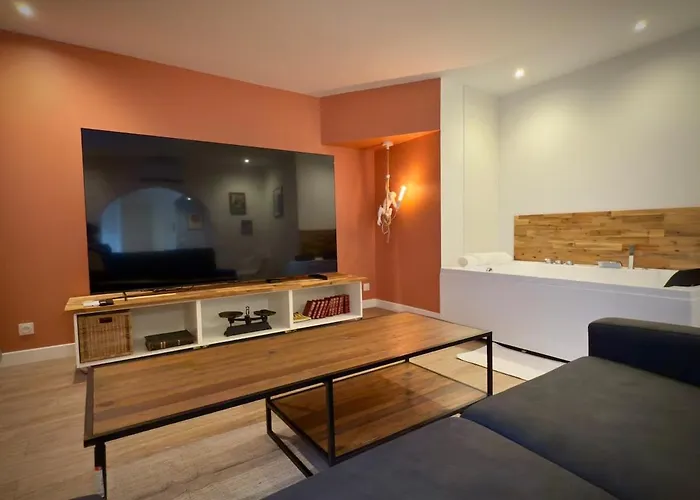 P01 Grand Proche Gare Cinema Jacuzzi Rdc Sur Cour Privative דירה