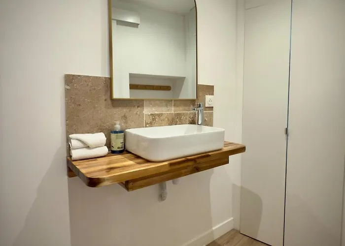 P01 Grand Proche Gare Cinema Jacuzzi Rdc Sur Cour Privative